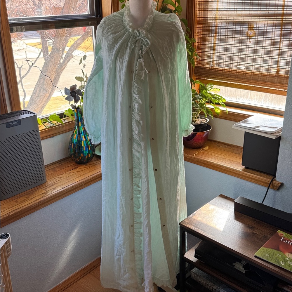 Vintage Miss Elaine Matching Nightgown Robe SET size medium Seafoam lace trim